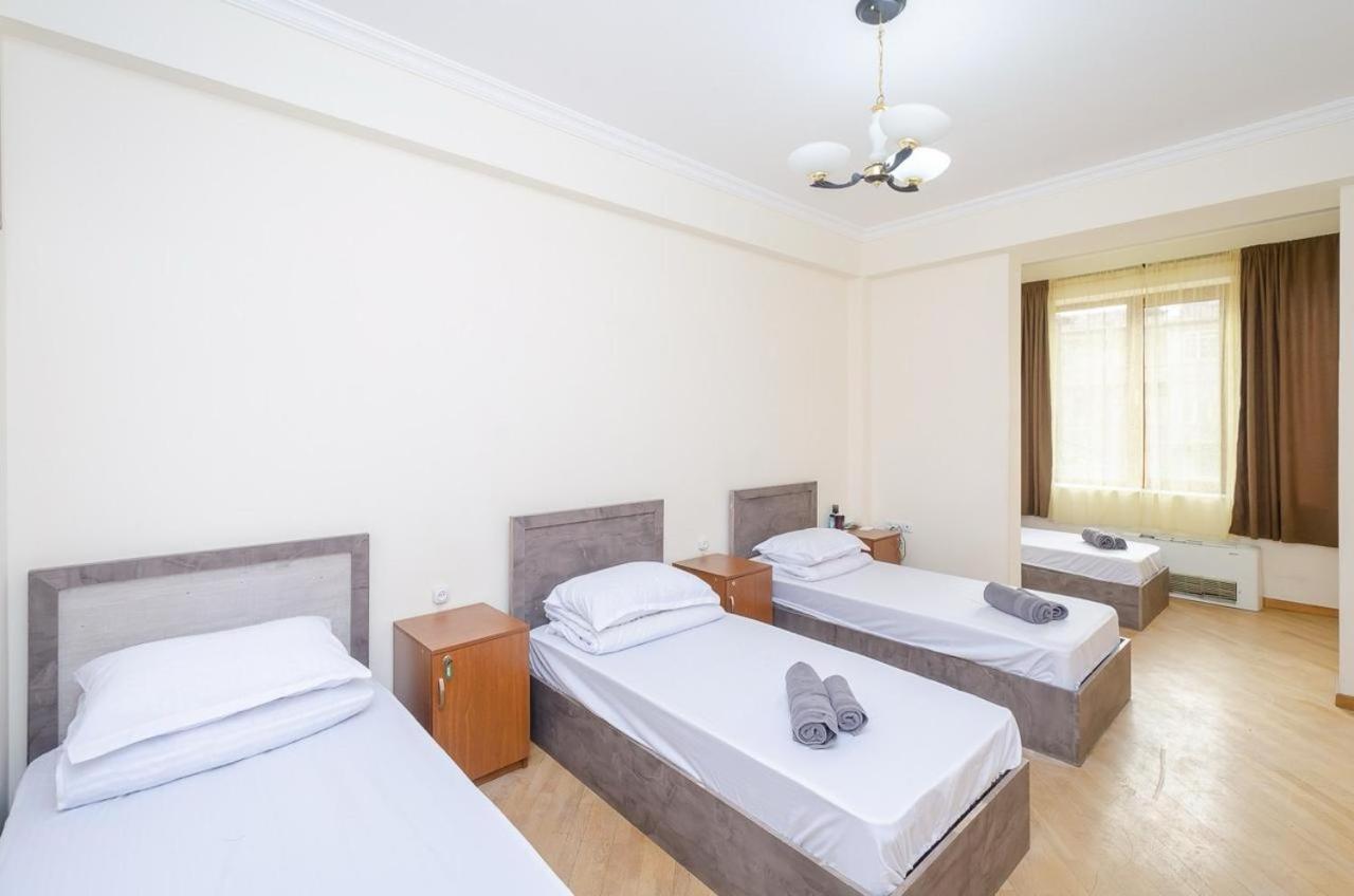 Areva Hostel & Apartment Єреван Екстер'єр фото