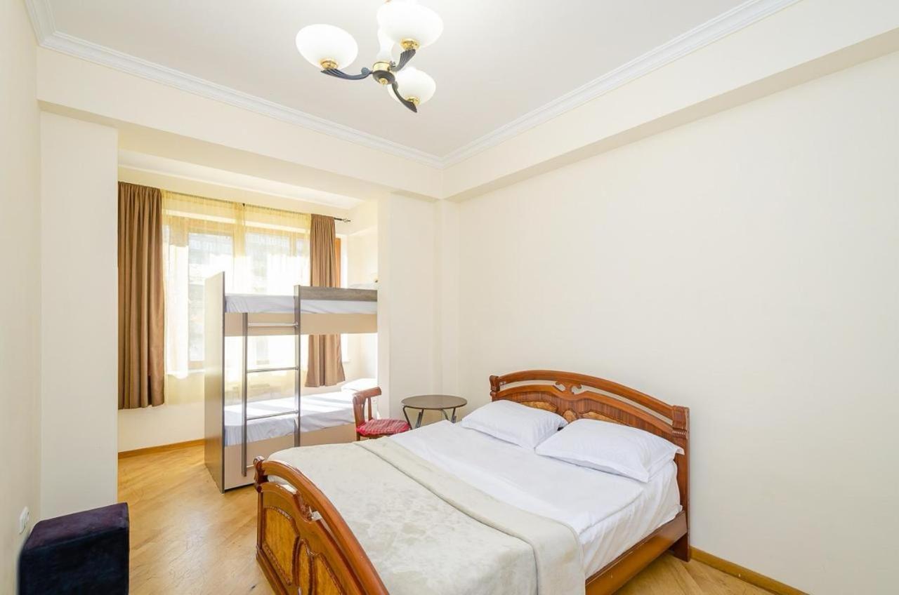 Areva Hostel & Apartment Єреван Екстер'єр фото